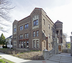 2630 N Humboldt Blvd Apartments