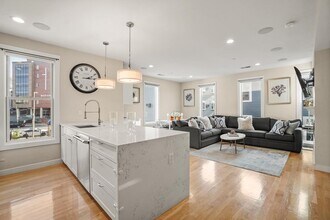 280 Gold St, Unit 5 in Boston, MA - Building Photo - Building Photo