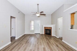 8180 Cross Point Dr in Olive Branch, MS - Building Photo - Building Photo