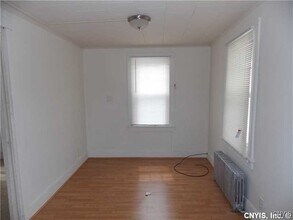 405 Budd St in Carthage, NY - Foto de edificio - Building Photo