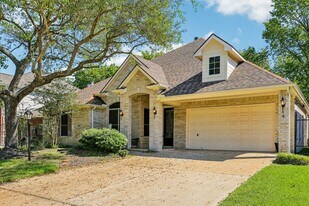 8822 Ballinger Dr in Houston, TX - Building Photo