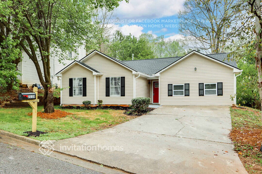 2118 Sugar Creek Cl in Atlanta, GA - Building Photo