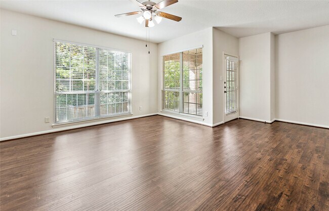 6607 Lake Woodlands Dr in The Woodlands, TX - Foto de edificio - Building Photo