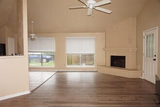 6023 Woodmancote Dr in Humble, TX - Building Photo - Building Photo