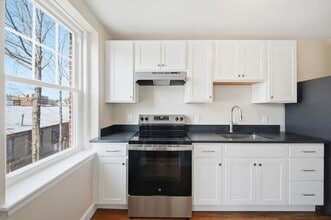 41 Richardson Ave in Wakefield, MA - Foto de edificio - Building Photo