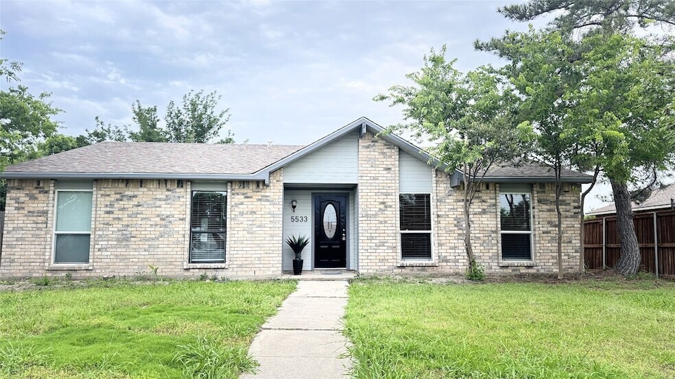 5533 Sagers Blvd in The Colony, TX - Building Photo
