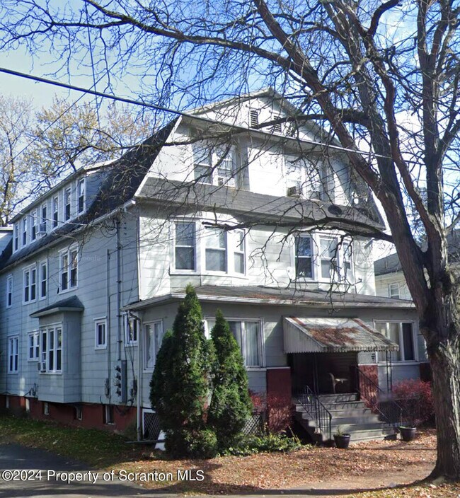 40 Pierce St in Kingston, PA - Foto de edificio - Building Photo