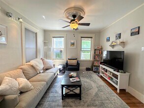 117 Yorktown St, Unit 2 in Somerville, MA - Building Photo - Building Photo