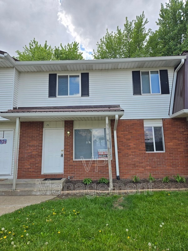 15 Park Crest Ct in Eldridge, IA - Building Photo - Building Photo