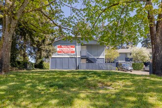 Freeport Apartments in Tacoma, WA - Building Photo - Building Photo