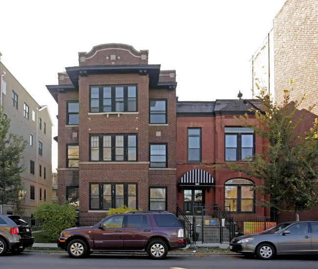 733 W Belmont Ave in Chicago, IL - Building Photo - Building Photo