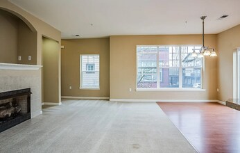 22832 SW Forest Creek Dr in Sherwood, OR - Foto de edificio - Building Photo