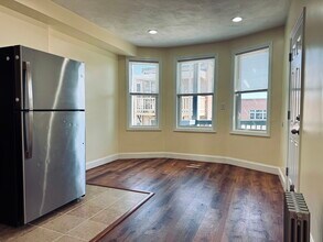 189 Chestnut St, Unit 2 in Chelsea, MA - Foto de edificio - Building Photo