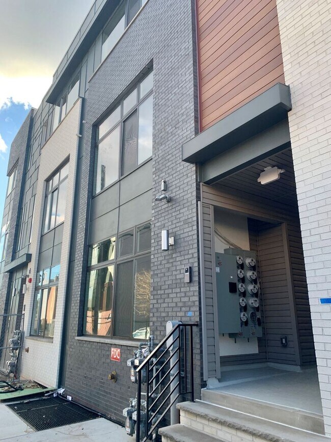 514 W Montgomery Ave in Philadelphia, PA - Building Photo - Building Photo