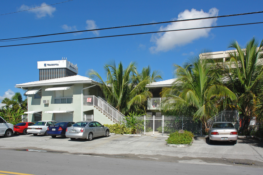 Executive House Apartments in Fort Lauderdale, FL - Building Photo