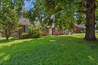1001 Horseshoe Dr in Nashville, TN - Building Photo - Building Photo