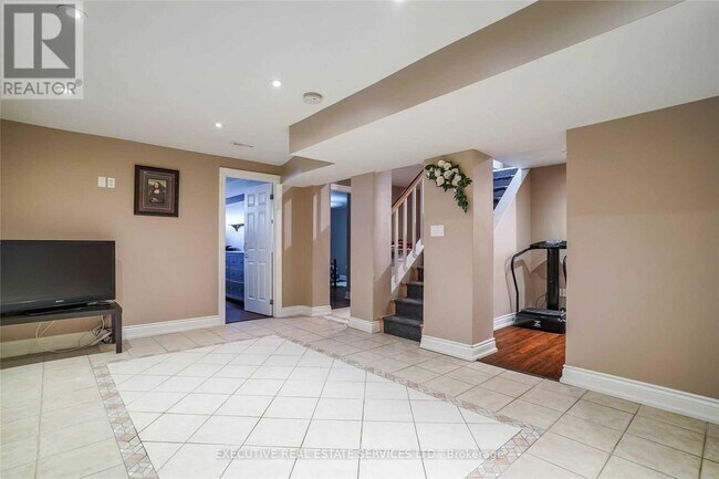 1810 S Sheridan Way in Mississauga, ON - Building Photo - Building Photo