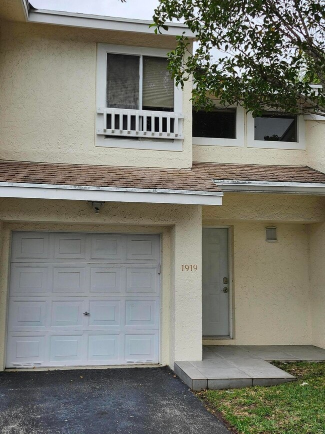 1919 Discovery Cir E in Deerfield Beach, FL - Building Photo - Building Photo