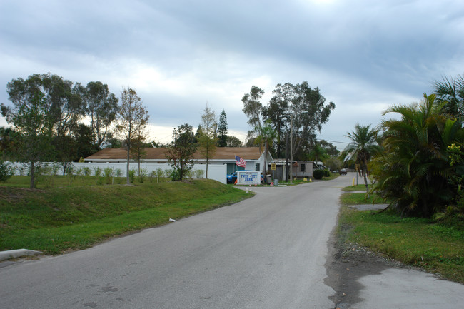 Twin City Park in St. Petersburg, FL - Building Photo - Building Photo