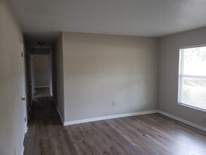 501 W Miller St in Fruitland Park, FL - Building Photo - Building Photo