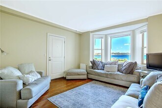 1180 Narragansett Blvd in Cranston, RI - Foto de edificio - Building Photo