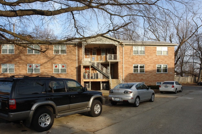 338 Idlewylde Dr in Louisville, KY - Foto de edificio - Building Photo