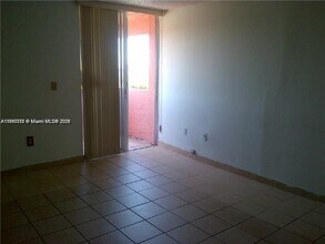 5050 NW 7th St in Miami, FL - Building Photo - Building Photo