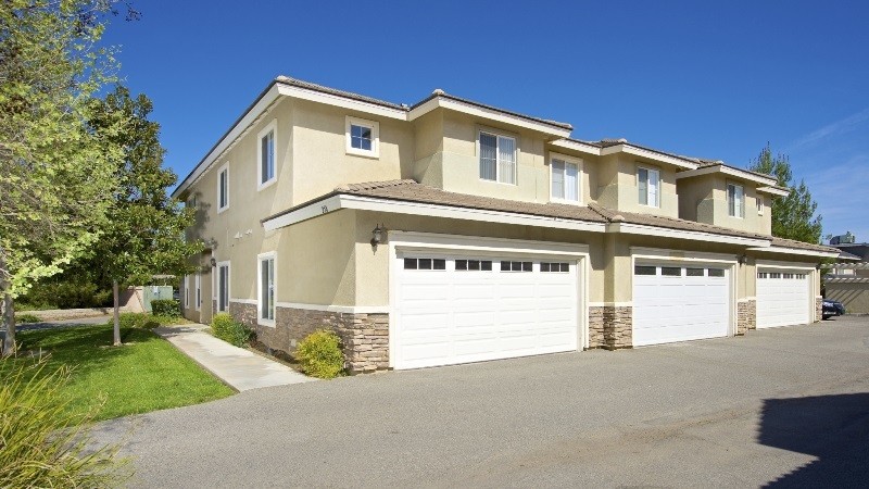 Parkview Townhomes in Lake Elsinore, CA - Foto de edificio