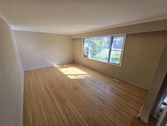 111 Academy Rd in Winnipeg, MB - Building Photo - Building Photo