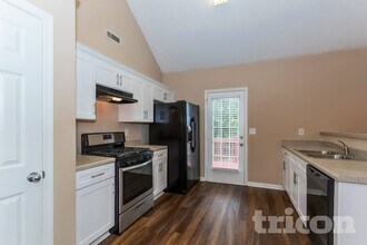 1131 St Phillips Ct in Locust Grove, GA - Foto de edificio - Building Photo