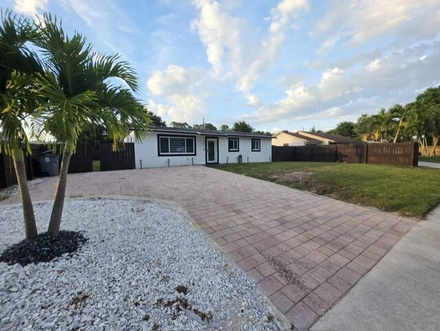 4907 N Palm Way in Greenacres, FL - Building Photo