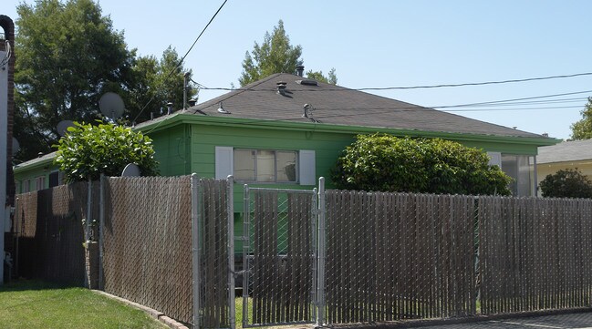 3138 63rd Ave in Oakland, CA - Foto de edificio - Building Photo