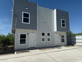 416 J R Rodriguez St in Eagle Pass, TX - Building Photo