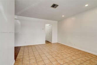 856 SW 10th St in Hallandale Beach, FL - Building Photo - Building Photo