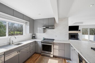 14 Old Trail Rd in Water Mill, NY - Building Photo - Building Photo