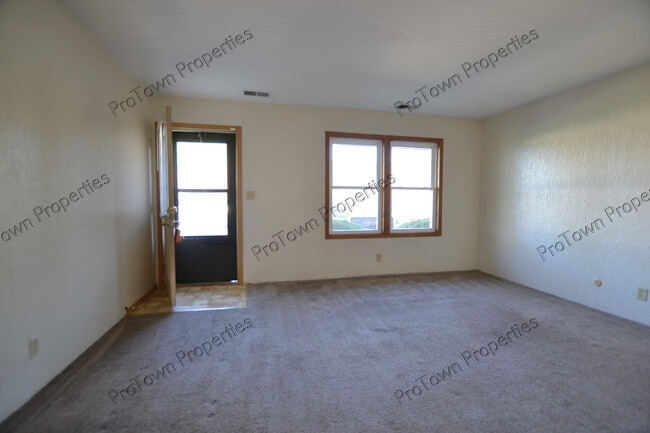 674 Meadowood Ln in Wilmington, IL - Building Photo - Building Photo