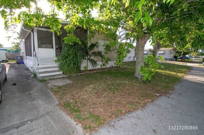 22855 Neptune Rd in Boca Raton, FL - Building Photo - Building Photo
