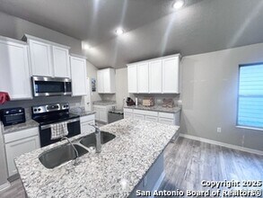 908 Windflower in New Braunfels, TX - Building Photo - Building Photo