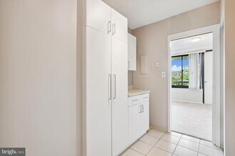 5500 Holmes Run Pkwy in Alexandria, VA - Building Photo - Building Photo