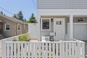 641 Center St in Healdsburg, CA - Building Photo - Building Photo