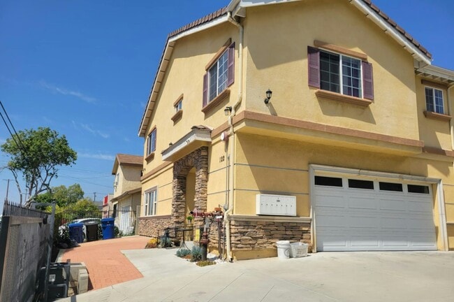 property at 122 N Ave 23