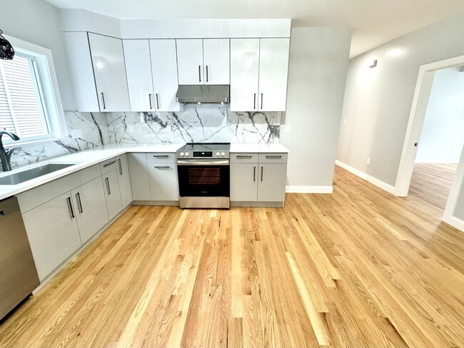 190 Hillside St, Unit 2