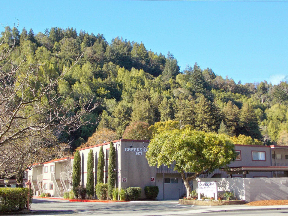 Creekside Apartment Homes in Fairfax, CA - Building Photo