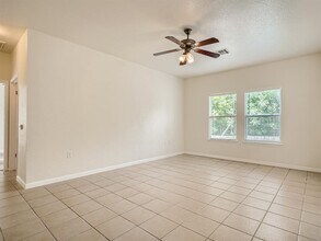 6102 Reicher Dr in Austin, TX - Foto de edificio - Building Photo