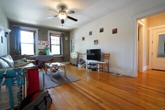 1758 Commonwealth Ave in Boston, MA - Foto de edificio - Building Photo