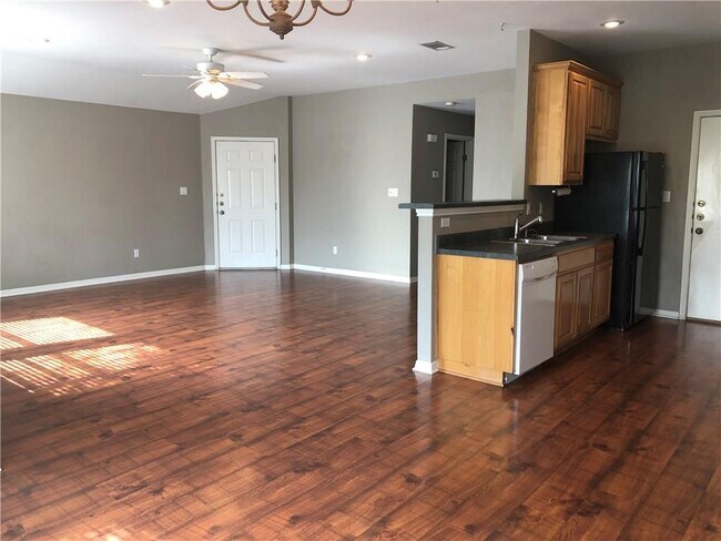 3307 MacArthur Ave in Lago Vista, TX - Building Photo - Building Photo