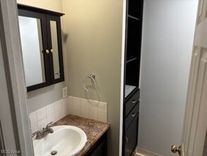 4736 E High St in Mantua, OH - Foto de edificio - Building Photo