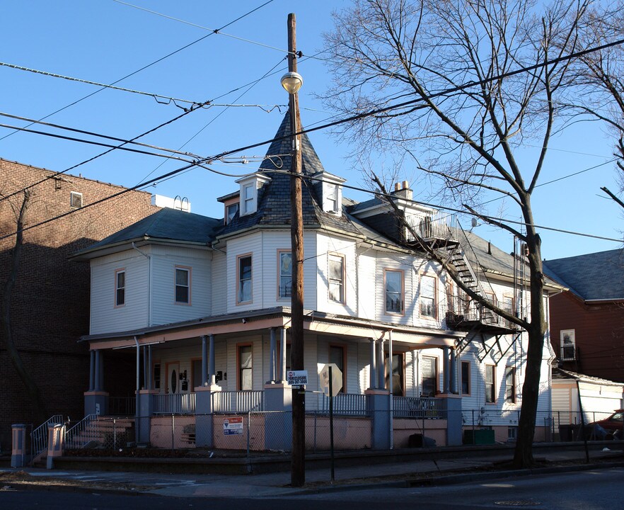 54 17th Ave in Paterson, NJ - Building Photo