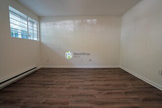 11 Embassy Rd, Unit 3 in Boston, MA - Building Photo - Building Photo