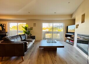 2101 S Beverly Glen Blvd, Unit Beverly Glen in Los Angeles, CA - Building Photo - Building Photo